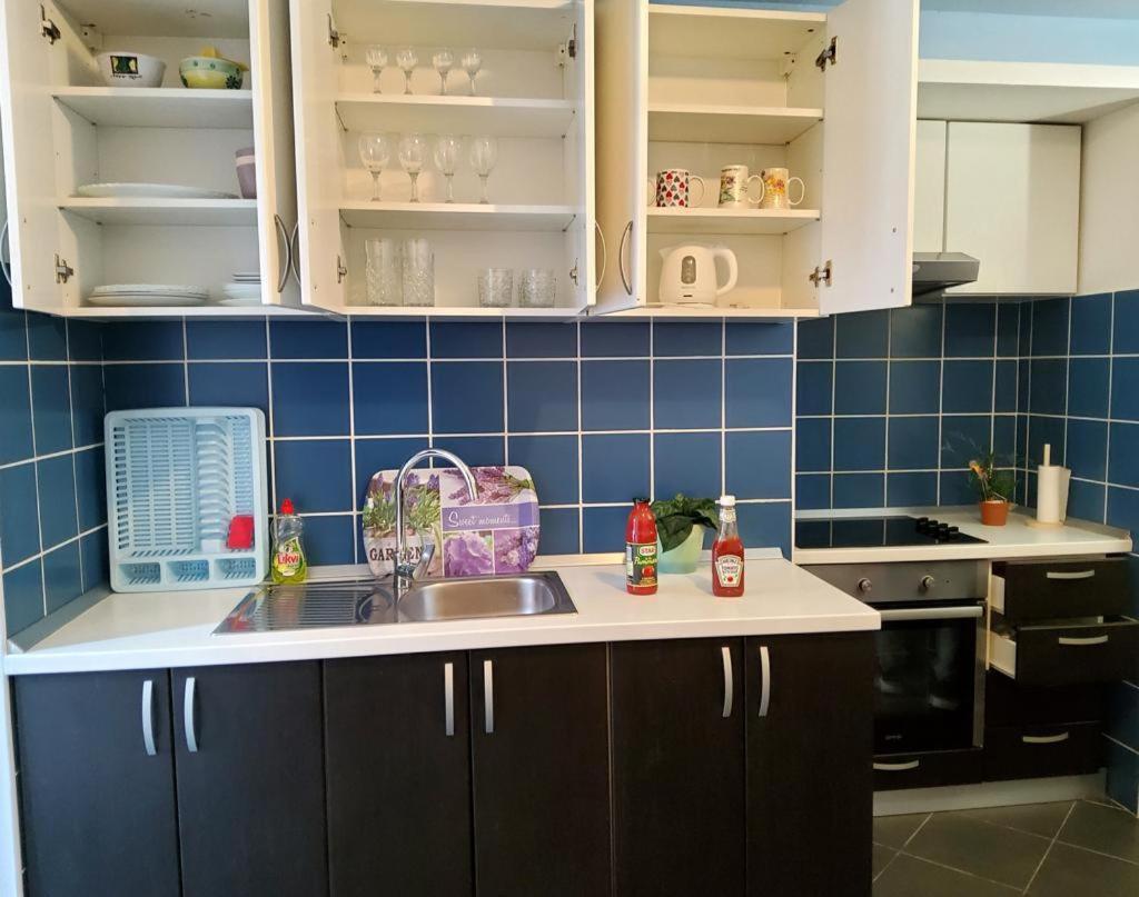 Charming 3 Sleeps 4 Guests